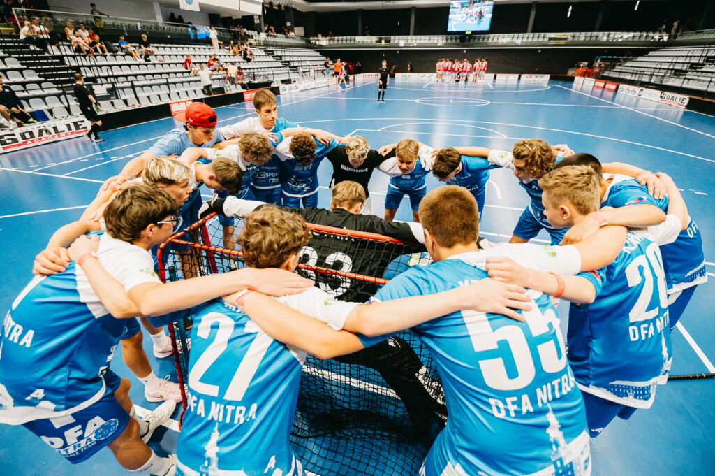 Dorastenci DFA Nitra odštartovali sezónu na prestížnom Trenčín Floorball Games 2026